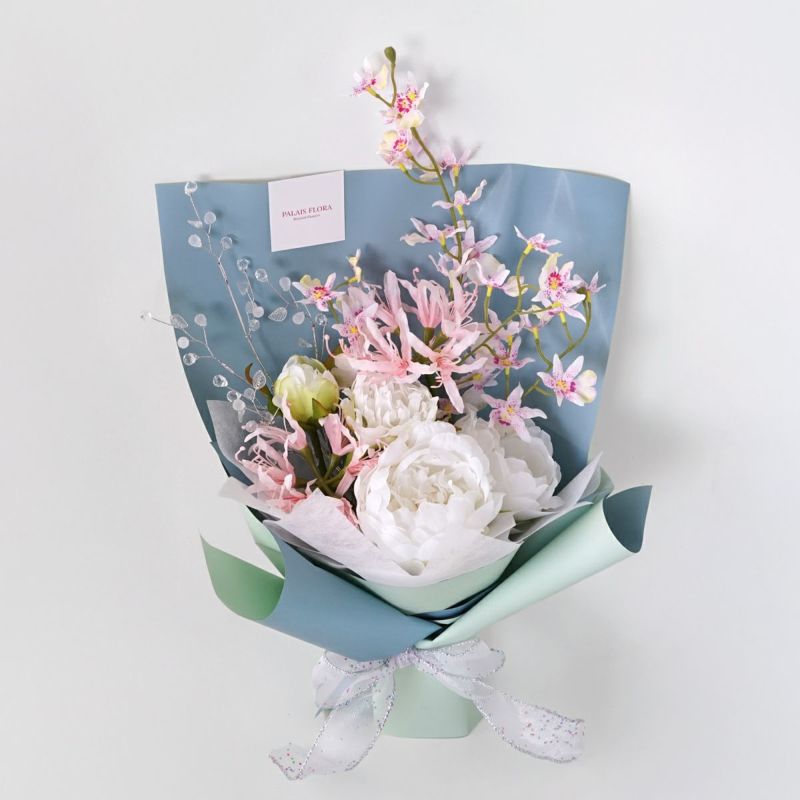 《オンライン限定》 12月のブーケ 澄み切った冬空を映すピオニー [WEB591]