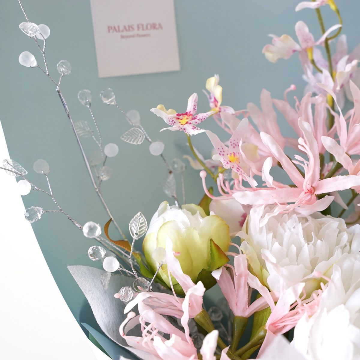 《オンライン限定》 12月のブーケ 澄み切った冬空を映すピオニー [WEB591]