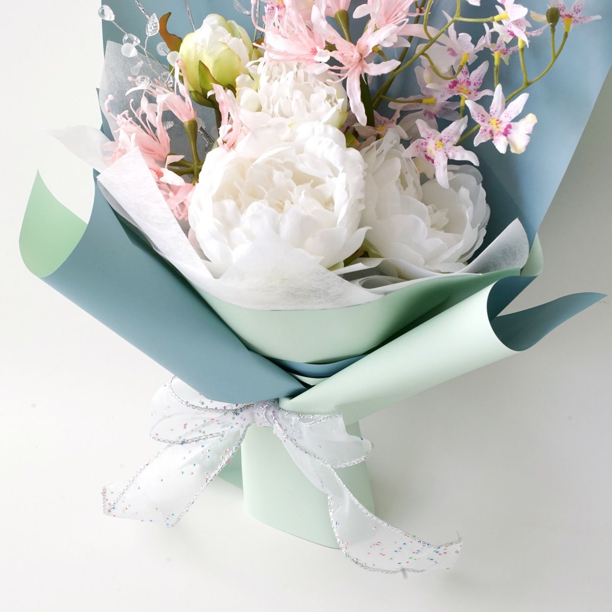 《オンライン限定》 12月のブーケ 澄み切った冬空を映すピオニー [WEB591]